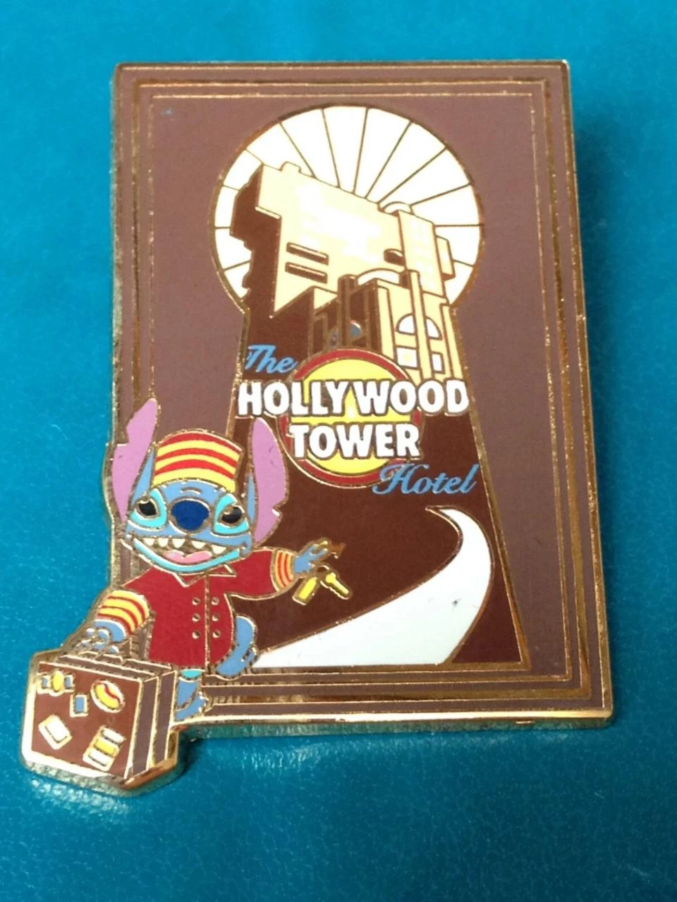 Rare Pins Disney Disneyland Paris : Stitch keyhole hotel tower of terror